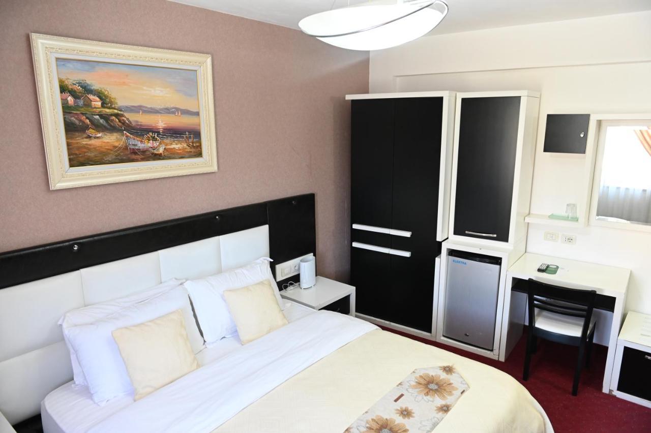 Hotel Liss Lezhë Buitenkant foto