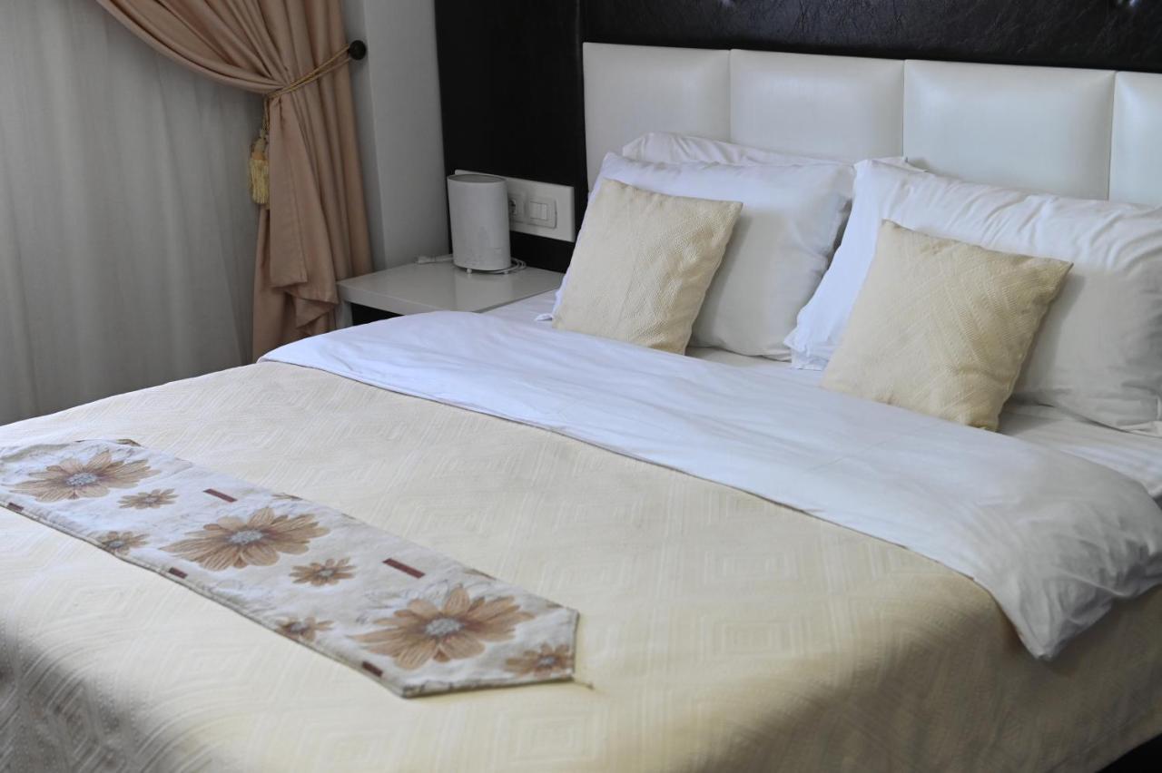 Hotel Liss Lezhë Buitenkant foto