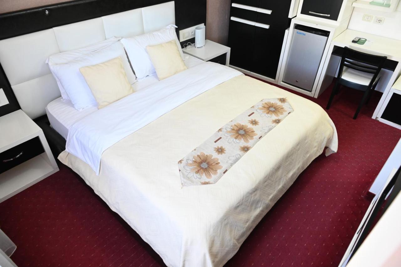 Hotel Liss Lezhë Buitenkant foto