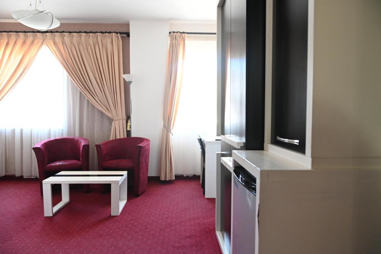 Hotel Liss Lezhë Buitenkant foto