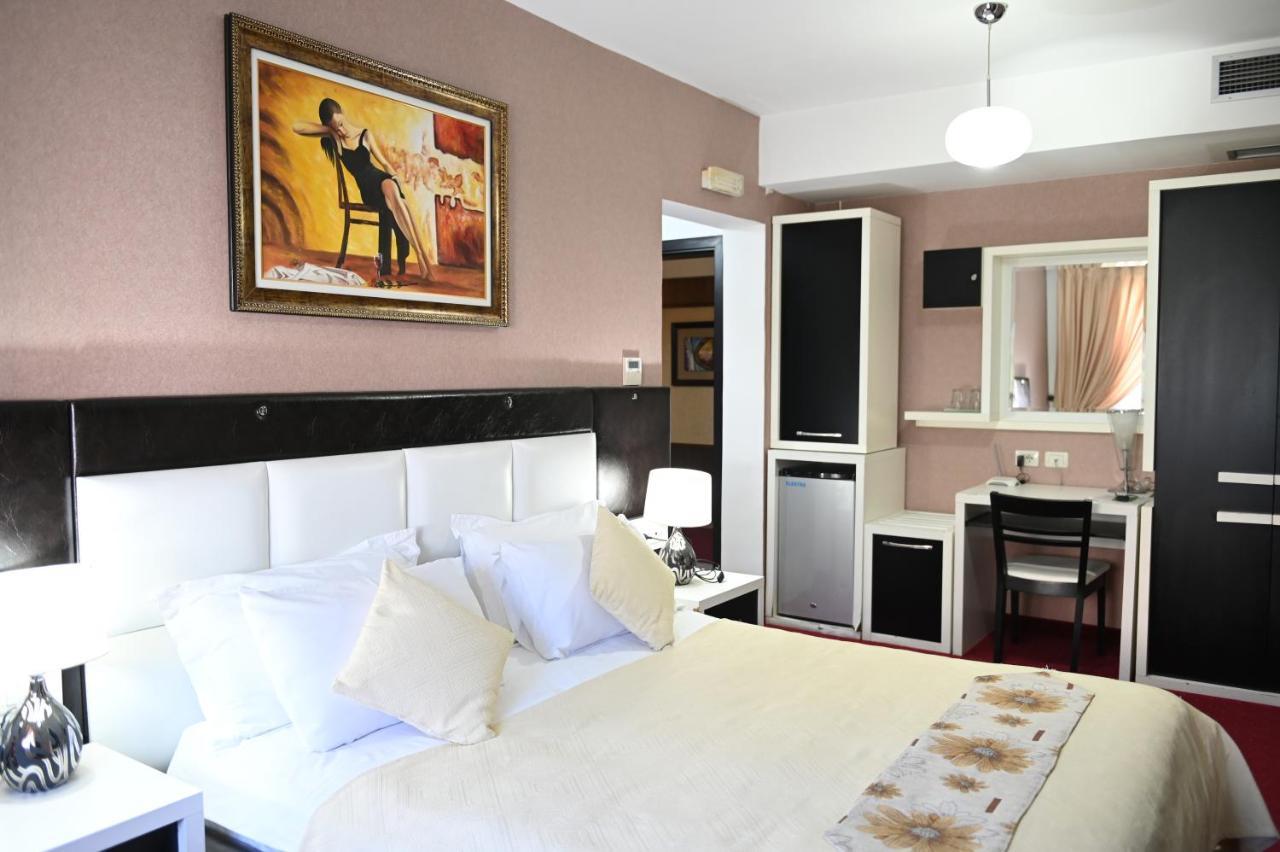 Hotel Liss Lezhë Buitenkant foto