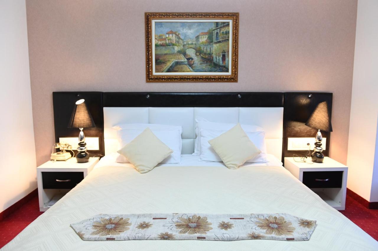 Hotel Liss Lezhë Buitenkant foto