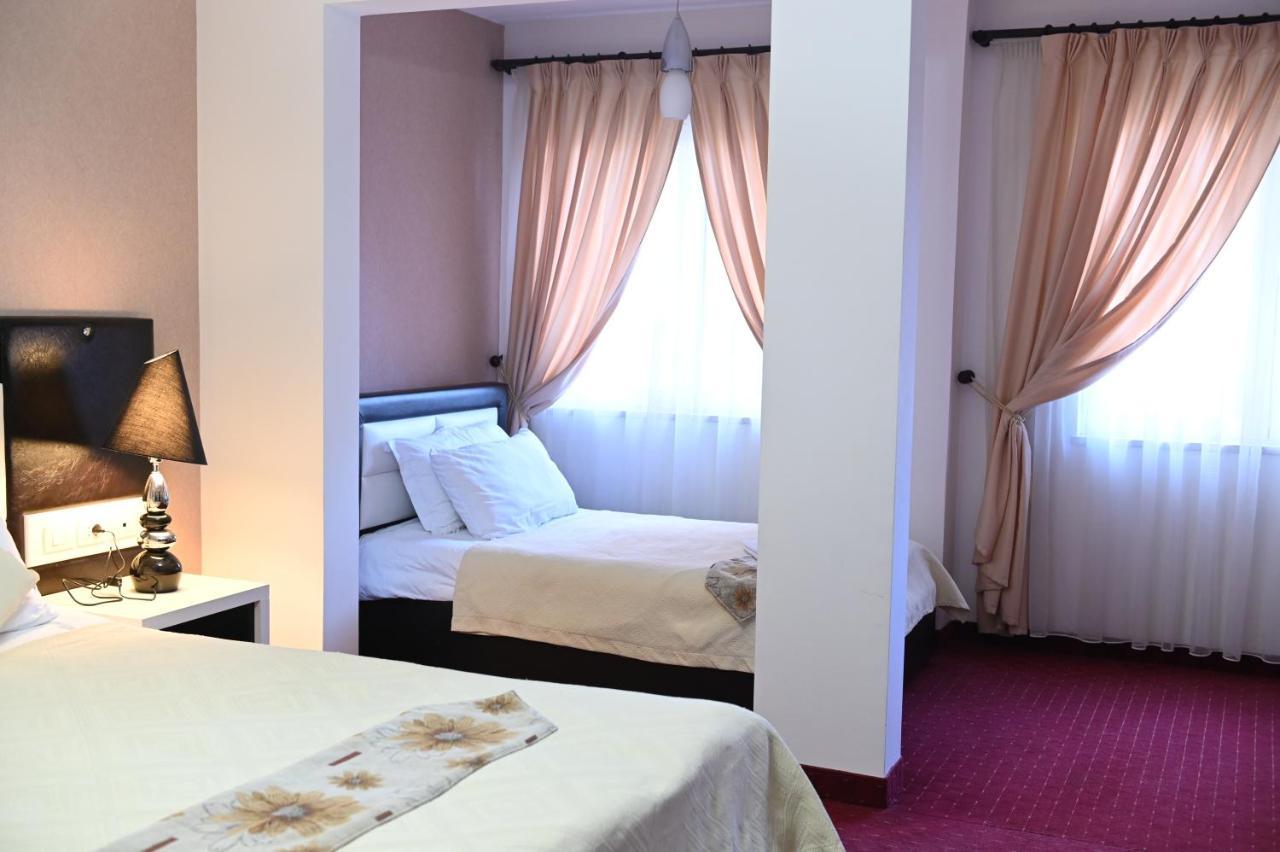 Hotel Liss Lezhë Buitenkant foto