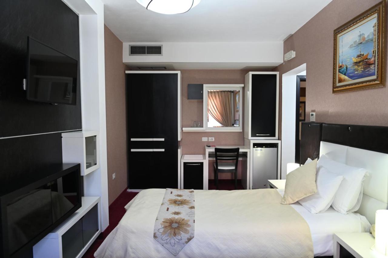 Hotel Liss Lezhë Buitenkant foto